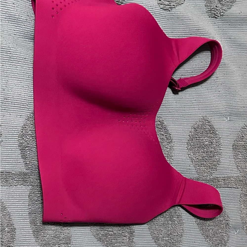 Victoria's Secret Featherweight Max Sports Bra NWOT